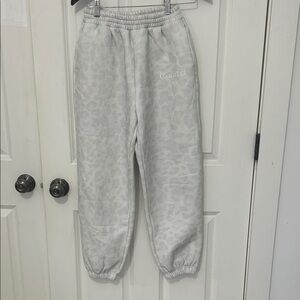 Comfrt Kids minimalist snow leopard sweatpants size XL  gray white inseam  25”